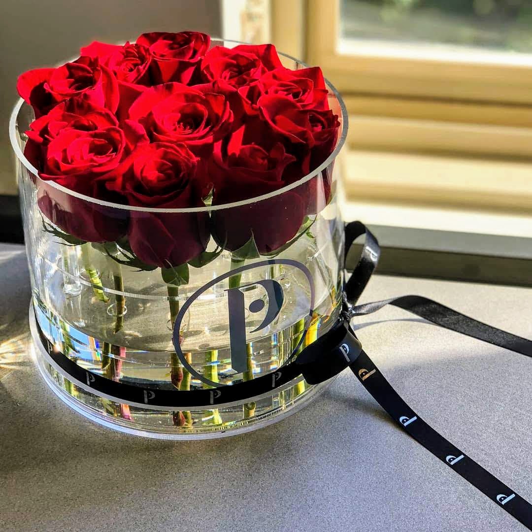 The Arden | Fresh-Cut Roses in Round Acrylic Box